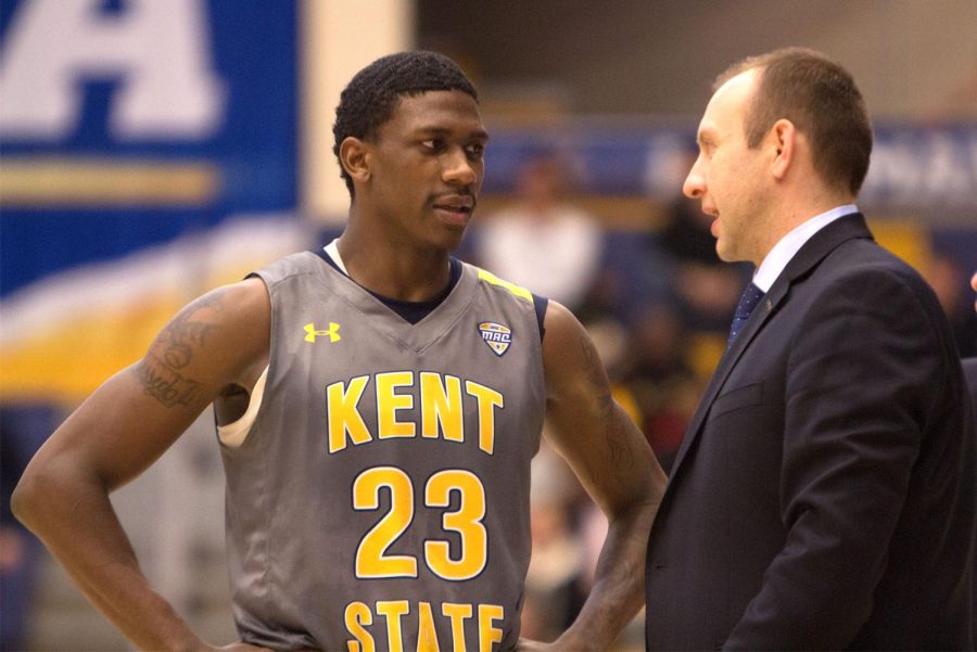 Jaylin Walker speaks with associate head coach Eric Haut during the second half of Kent States matchup against Northern Illinois on Jan. 19. The Flashes won, 78-68.