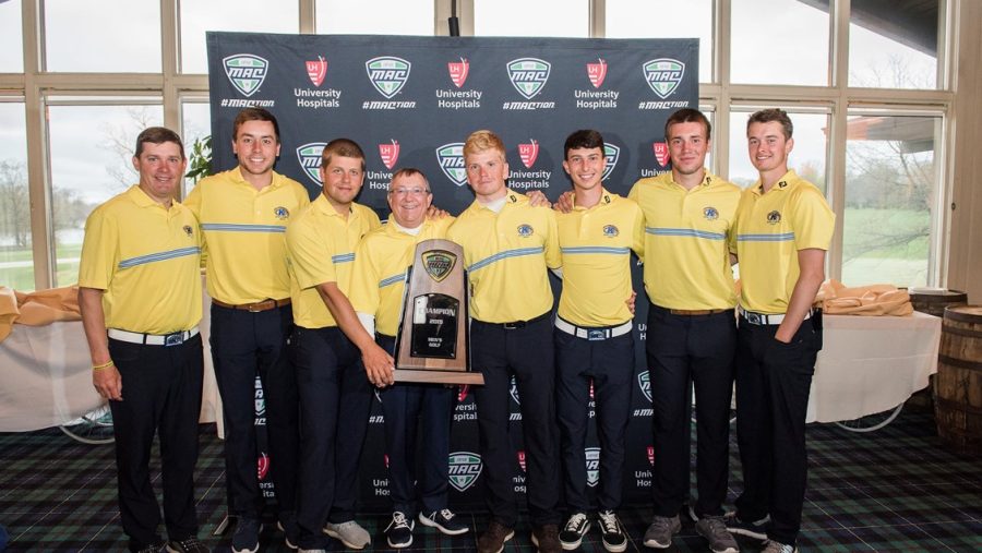 The+Kent+States+mens+golf+team+celebrates+their+MAC+co-championship.+They+tied+with+Eastern+Michigan+on+Apr.+28+2019.