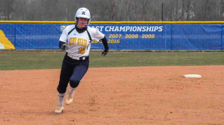 Sophomore+Olivia+Sborlini+rounds+the+bases+during+the+first+game+of+the%C2%A0+doubleheader+against+Ohio+on+April+11%2C+2018.+The+Flashes+lost%2C+4-2.