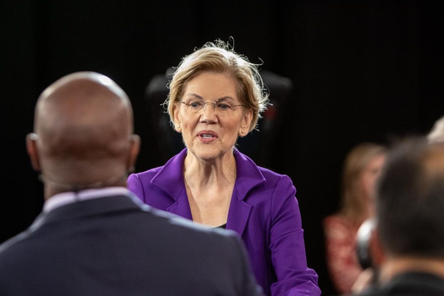 Front-running+candidate+Elizabeth+Warren+greets+CNNs+Van+Jones+after+the+debate+where+she+spoke+for+more+time+then+any+other+candidate.