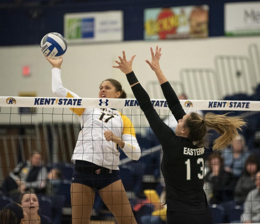 Sophomore+Danie+Tyson+prepares+to+spike+ball+to+other+side+of+court+on+Nov.+9%2C+2019.+The+Golden+Flashes+won+15-9+in+set+five+against+Eastern+Michigan.