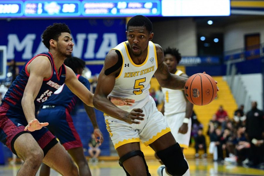 Junior forward Danny Pippen drives against Detroit Mercy. He scored 18 points and tied a team record seven blocks in the 92-57. Dec. 3, 2019.