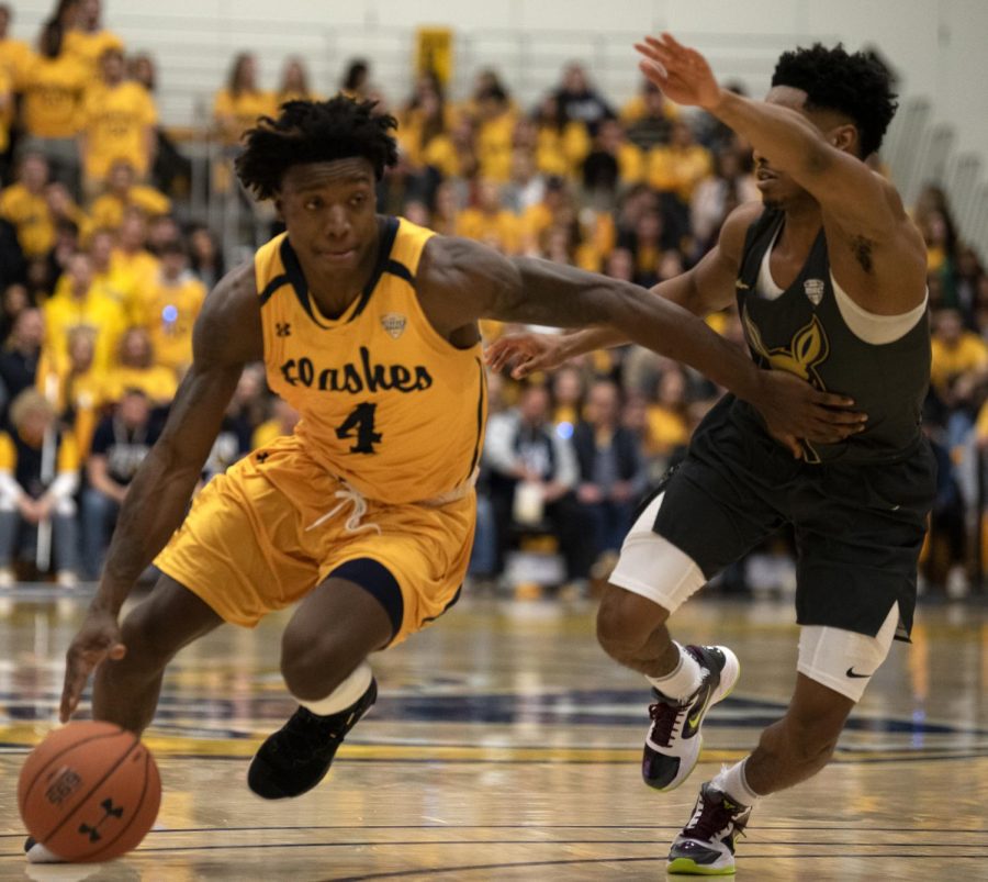 Senior Antonio Williams (4) runs down the court during the first half of the game on Friday Jan. 31, 2020. He scored 17 points and played defense against Loren Cristian Jackson in the second half, which helped Kent State secure a 68-67 win over Akron.