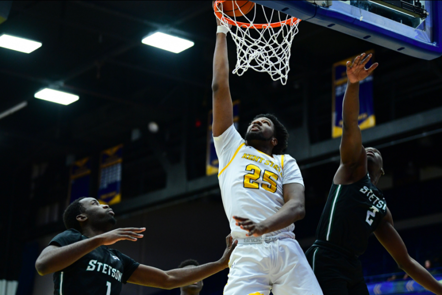 Senior forward Philip Whittington (25) shoots a layup during Kent States 77-53 win over Stetson on Nov. 30, 2019. He finished with a season-high 16 points, with 12 points coming in the second half.