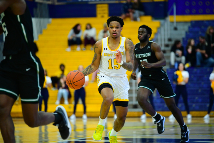 Sophomore guard Anthony Roberts (15) dribbles up the court during Kent States 77-53 win over Stetson on Nov. 31, 2019. Roberts finished with a game-high 17 points on 7-for-11 shooting.