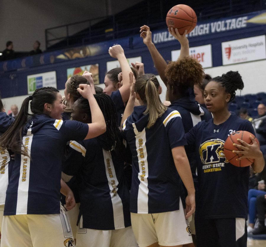 Kent State's womens' basketball team goes in for a huddle before the game against Western Michigan University on Jan. 11, 2020. The Flashes won the game 75-63.