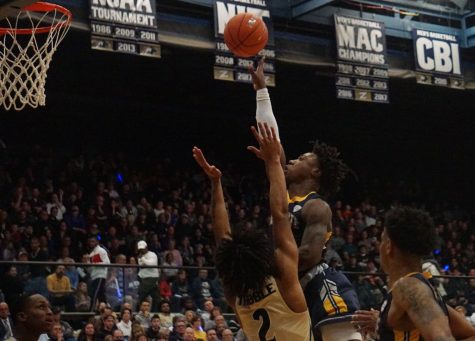Kent State senior Antonio “Booman” Williams [4] drives to the basket against Akron at James A. Rhodes Arena on Friday, Mar. 6, 2020. Kent State lost 79-76.