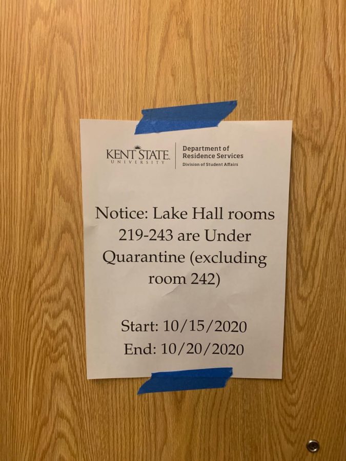 A notice placed on the door that connects Olson Hall and Lake Hall informing students of the quarantine. Photo taken by Troy Pierson. 