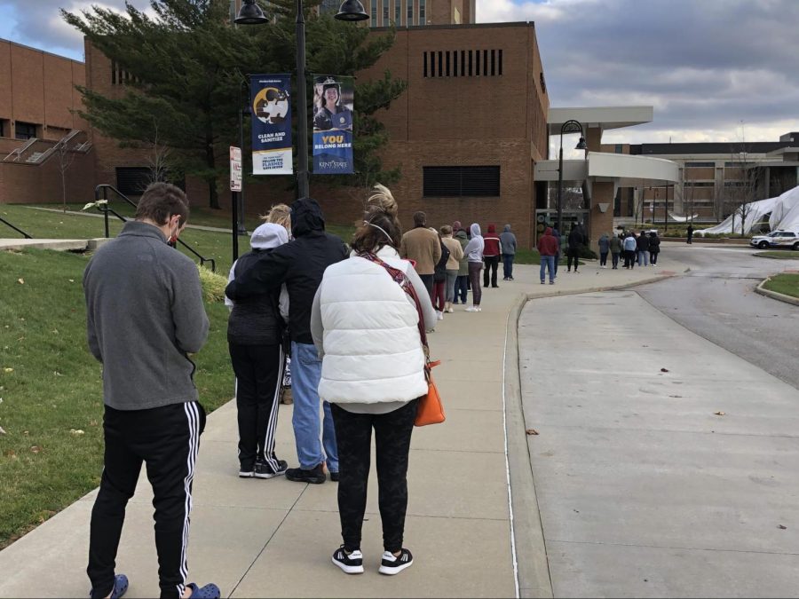 Lines of students extended near Risman Dr. on Kent State’s campus. Photo by Mason Lawlor.