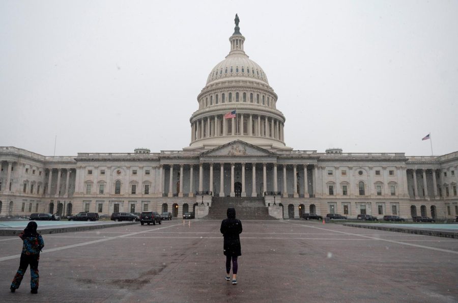 People+walk+past+the+US+Capitol+in+Washington%2C+DC+on+December+16%2C+2020.+-+Congressional+leaders+on+December+16%2C+2020+said+they+were+nearing+a+long-awaited+agreement+on+a+stimulus+package+for+the+US+economy%2C+while+the+Federal+Reserve+is+set+to+provide+updated+forecasts+on+an+uncertain+outlook.