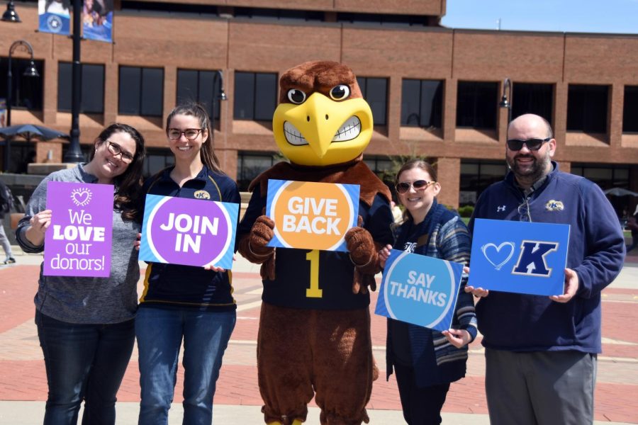 Danielle Hupp (far left) and Division of Philanthropy and Alumni Engagement staff members pose with Flash for a photo to encourage people to participate in the Flashes Give Back Week. (File photo from 2019) 