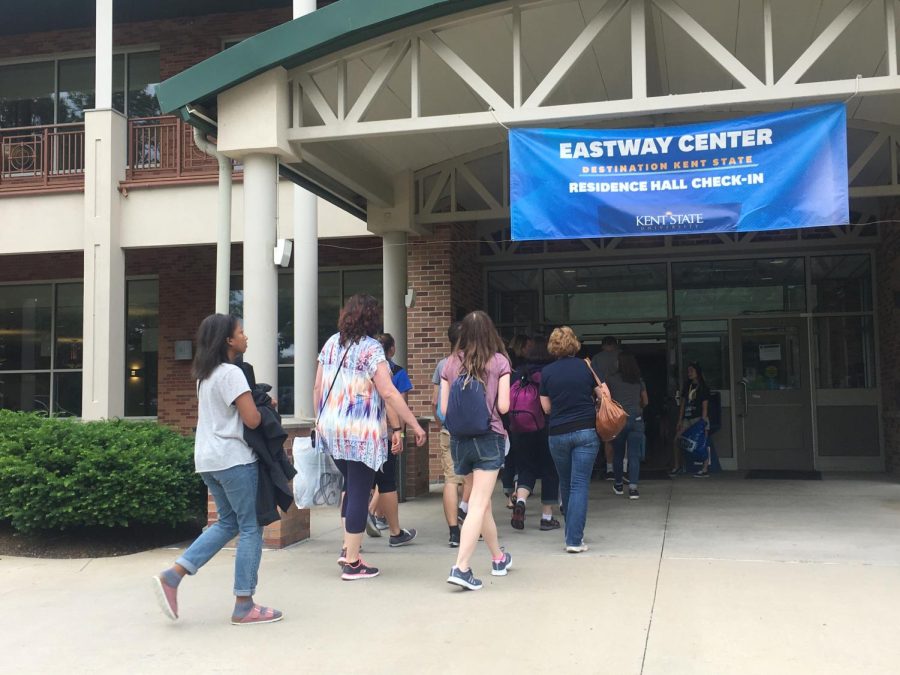 Incoming students and their parents enter Eastway during Destination Kent State on Monday, June 5, 2017.