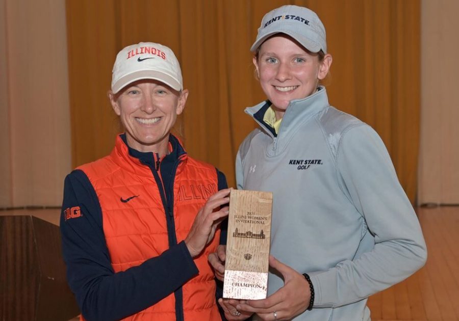 Kent State senior golfer Emily Price receives her award for placing first overall at the Illini Womens Invitational at Medinah Country Club in Medinah, Illinois on Tuesday, Oct. 12. 
