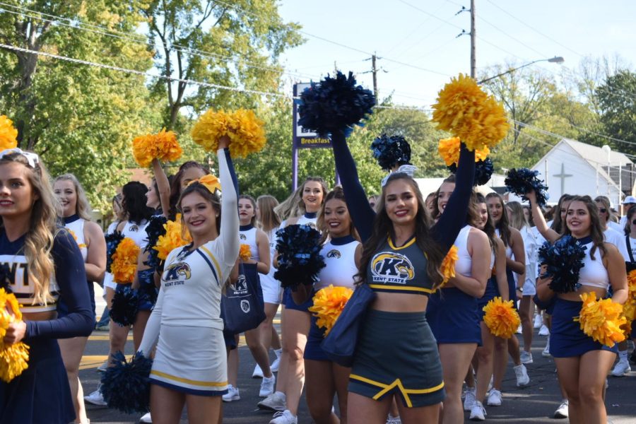 Kent+State+Cheerleaders+march+in+the+Homecoming+Parade+before+todays+game+against+Bowling+Green%2C+on+Sat.+Oct.+2%2C+2021.