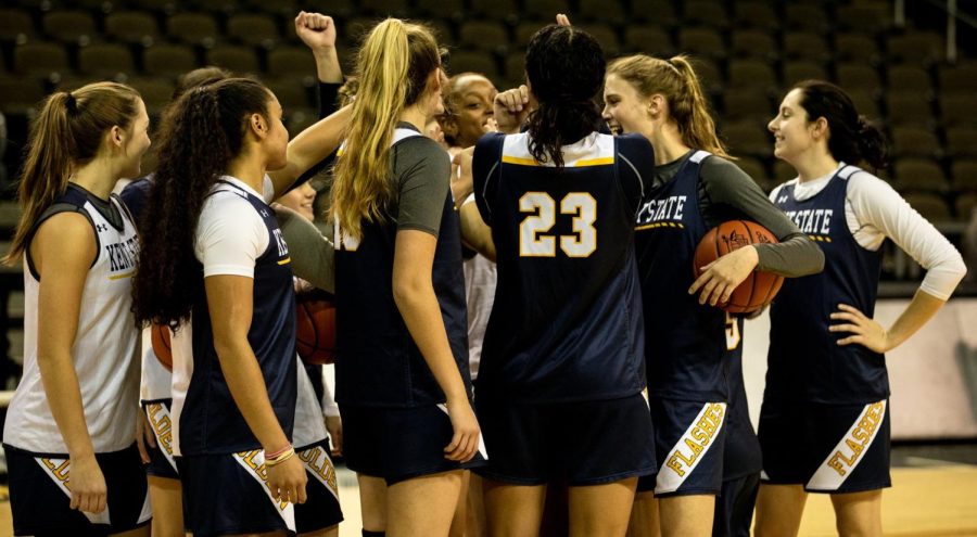 Members of the Kent State womens basketball team huddle up during a practice. 