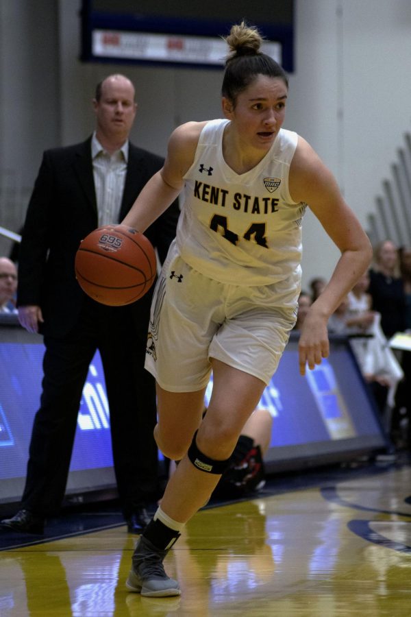 Sophomore+forward+Lindsey+Thall+%2844%29+dribbles+the+ball+down+the+court+during+the+womens+basketball+game+on+Jan.+29%2C+2020.+Kent+State+won+against+Ball+State+University+69-68.