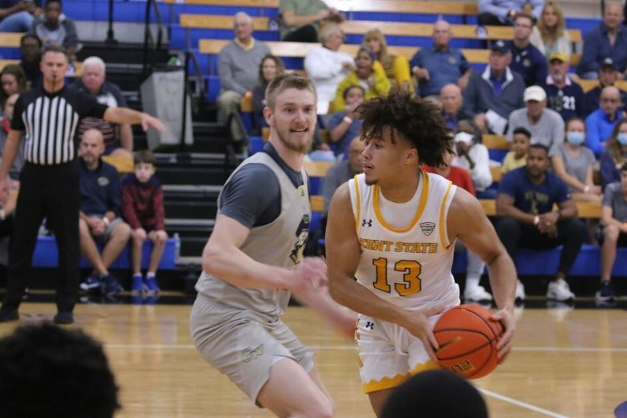 Freshman guard Jalen Sullinger moves the ball down the court in the Kent State mens basketball win over George Washington University in the Naples Invitational in Naples, Florida. 