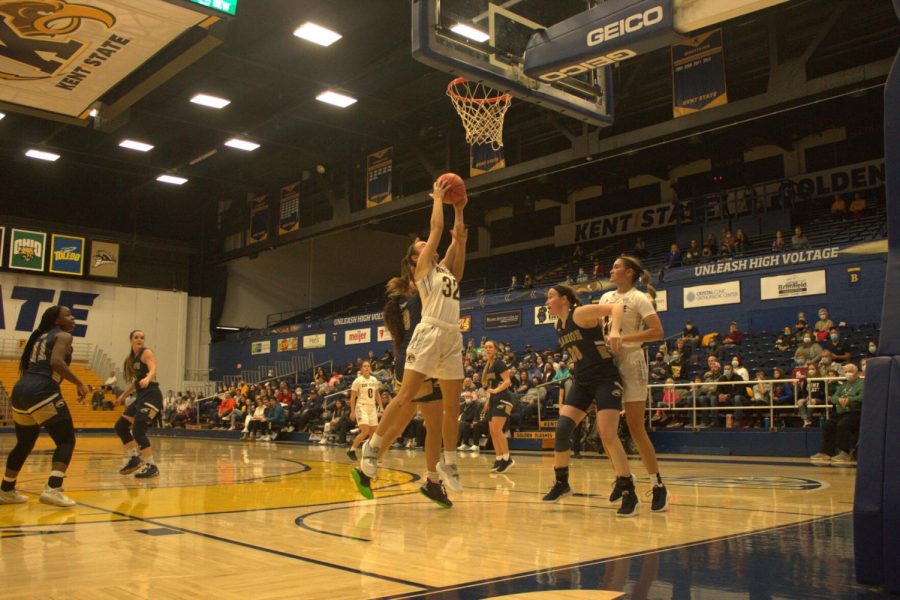 Golden Flashes Womens basketball plays Clarion on Sat, December 11, 2021 and won 89 to 43. Senior guard Hannah Young (32) jumps and tries to shoot the ball.