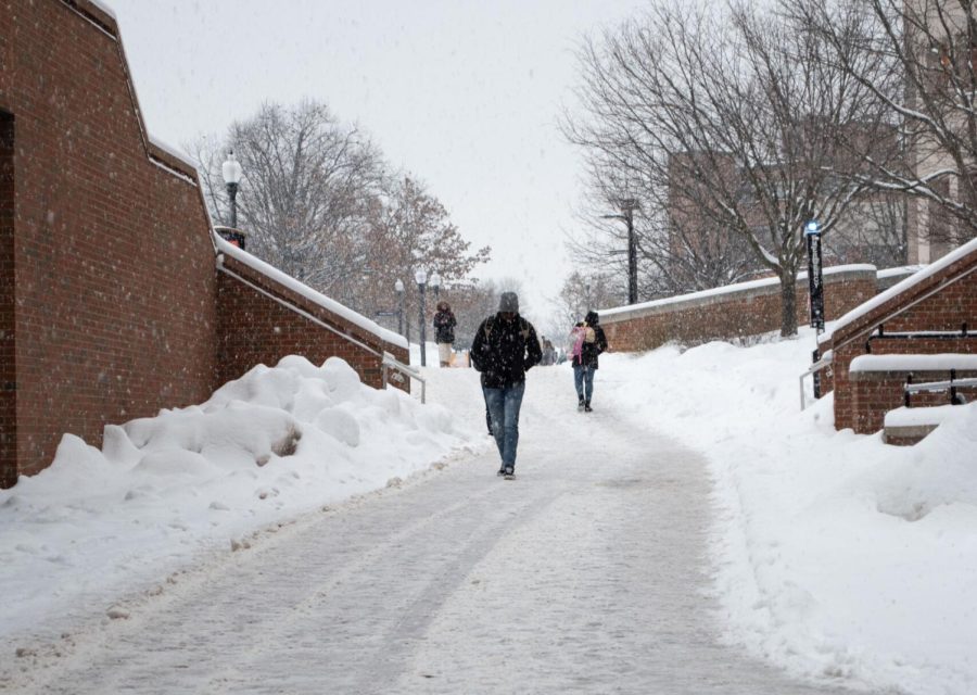 Snow+along+Kent+States+Esplanade+melted+into+a+slush%2C+making+the+sidewalk+slick+for+many+students+on+Monday%2C+Jan.+24%2C+2022.