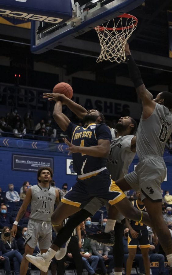 Graduate student Andrew Garcia (4) goes in for a layup during the mens basketball game on Jan. 25, 2022 against Western Michigan University. Kent State beat Western Michigan 75-64.