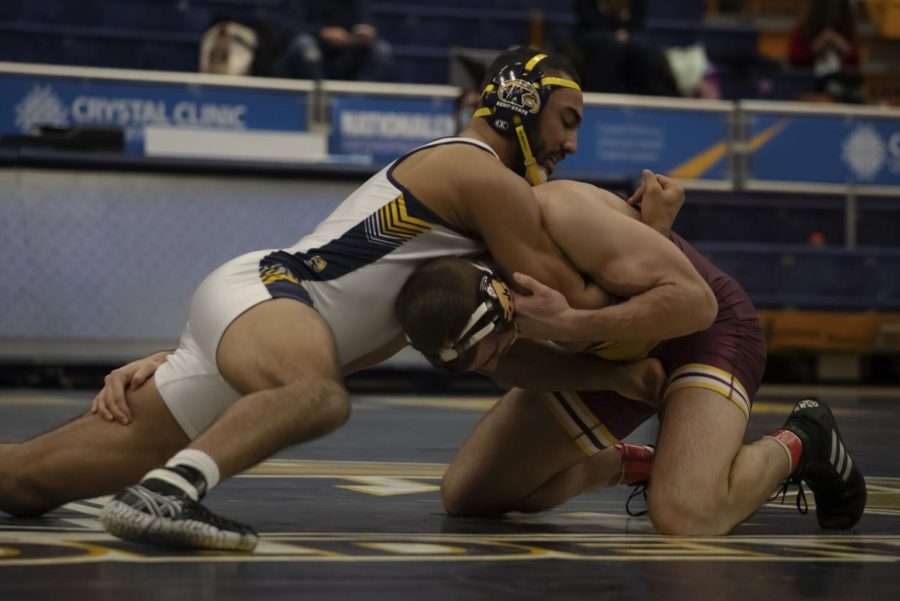Redshirt+junior+Tyler+Bates+attempts+to+pin+a+player+from+Central+Michigan+University+during+the+wrestling+match+on+Feb.+06%2C+2022.+Kent+State+lost+to+Central+Michigan+32-9.