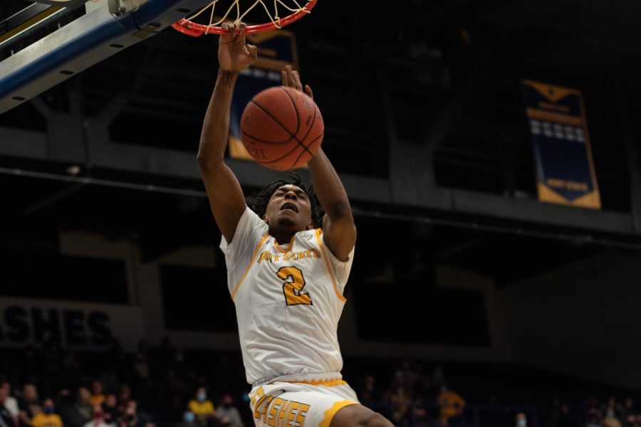Redshirt junior Malique Jacobs nails a slam dunk during the game against Bowling Green State University on Feb. 8, 2022.