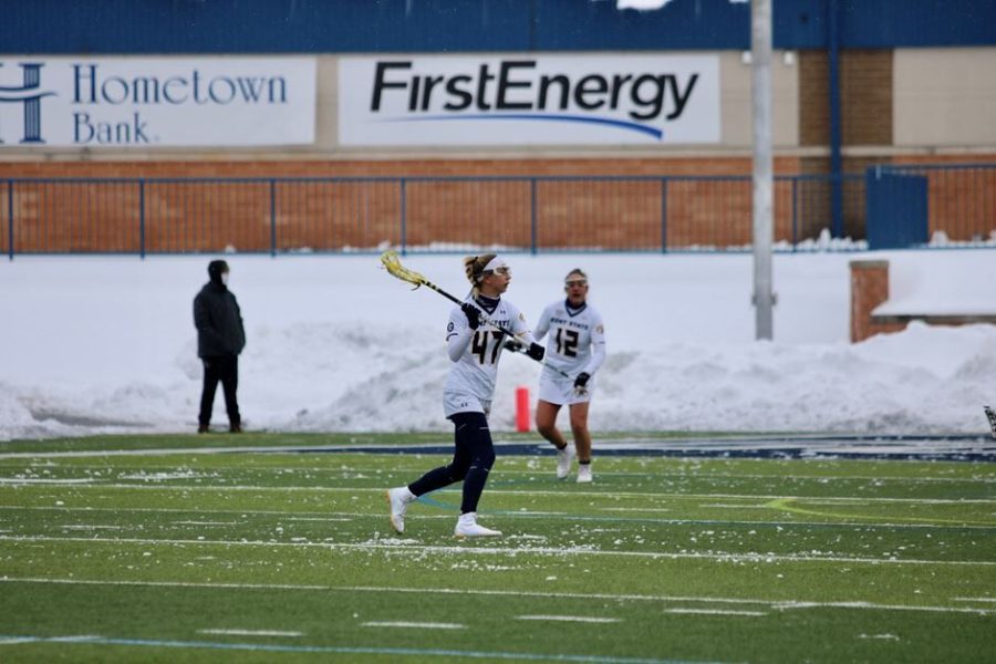 Junior midfielder Allison Kortowich makes a move during the Kent State lacrosse teams loss to Duquesne in Kent, Ohio on Sunday, Feb. 20.