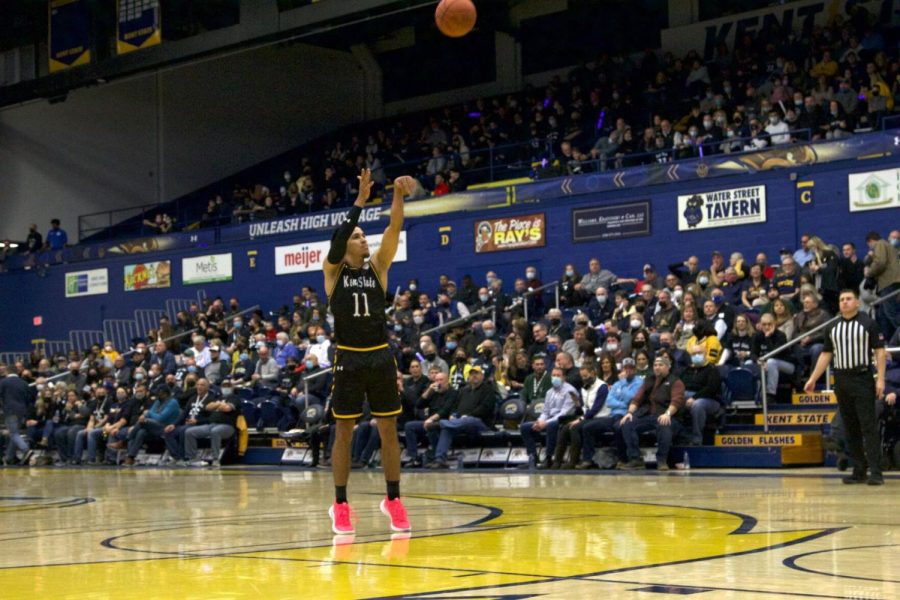 Golden Flashes mens basketball played Ohio Universitys Bobcats and won 75 to 52 on Friday, Feb. 18, 2022. Sophomore point guard Giovanni Santiago shoots for the basket. 