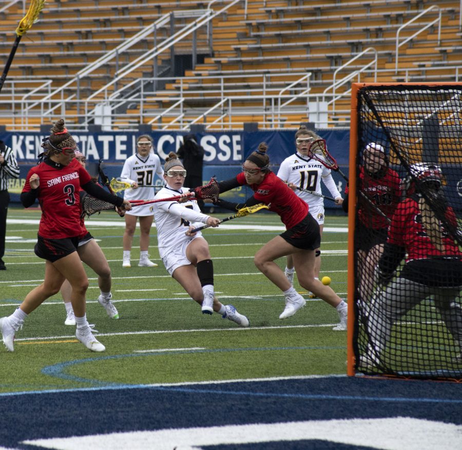 Sophomore+midfielder+Madison+Rapier+%2810%29+shoots+the+ball+during+the+women%E2%80%99s+lacrosse+game+on+Mar.+10%2C+2020.+Kent+State+University+lost+to+Saint+Francis+Unveristy+13-18.