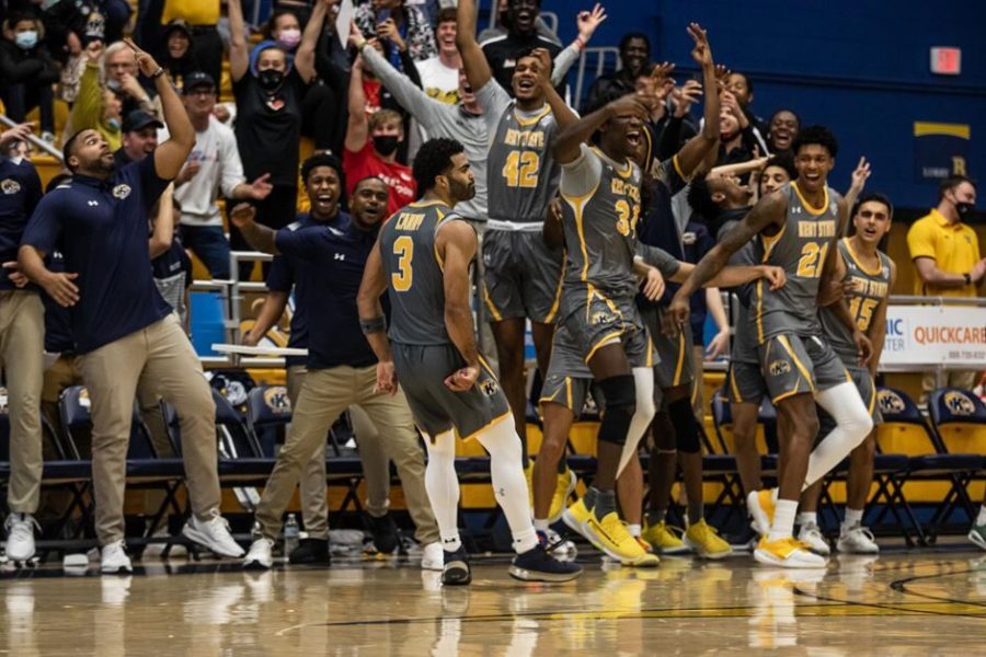 The Kent State men's basketball team reacts to Carry's record breaking performance in its win over Central Michigan in Kent, Ohio on Tuesday, Feb. 22. 