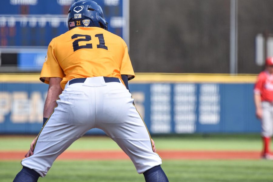 Kent State freshman Jacob Casey leads off of third base.