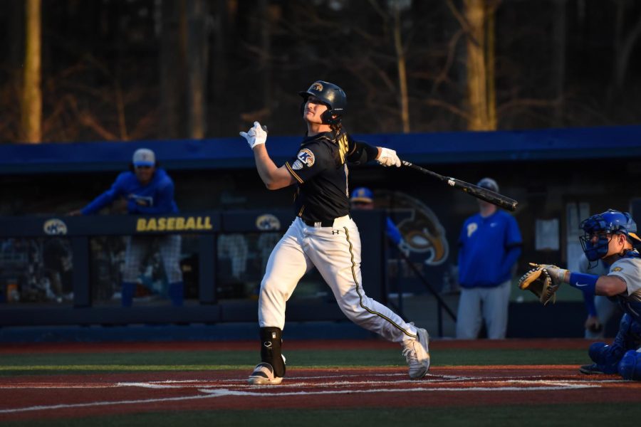 Kent State Junior Justin Miknis bats during the game against PITT on April 12, 2022.
