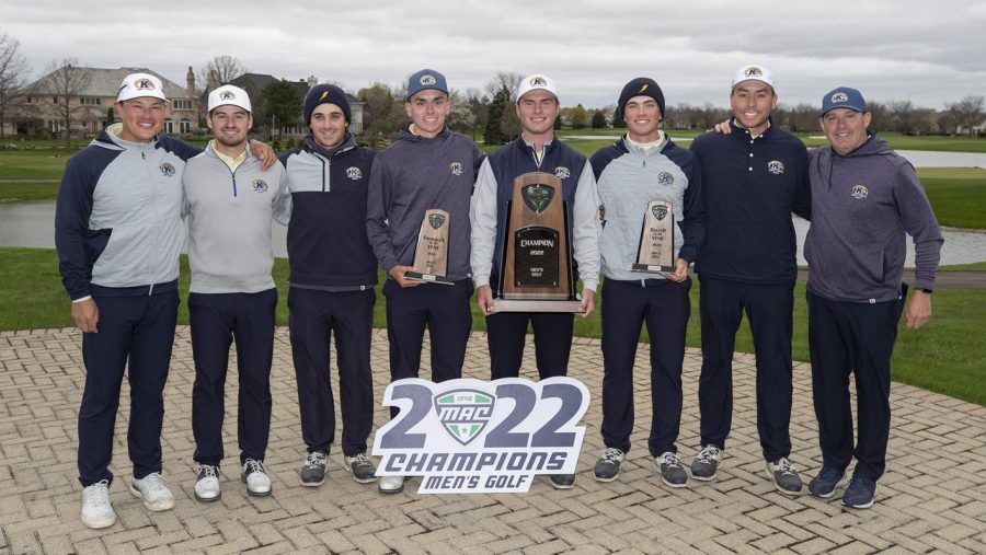 Members of the Men's Golf team after winning the Mid-American Conference Championship