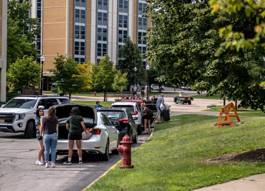 Students and their families unloading belongings to move into the Tri-Towers dorms on Aug. 20, 2022.