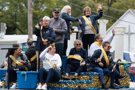 Kent States 2022 Grand Marshals, former female student-athletes, ride with President Todd Diacon in the 2022 Homecoming Parade.