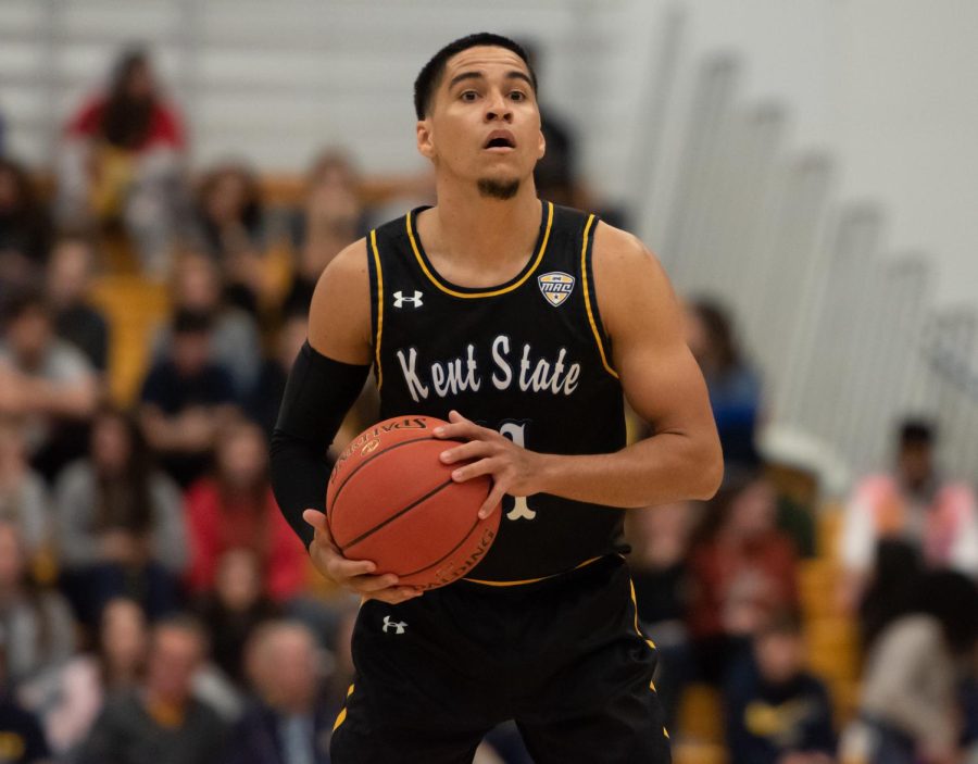 Kent State redshirt junior Giovanni Santiago looks for an open teammate to pass the ball to during the game against Portland University on Nov. 14, 2022.