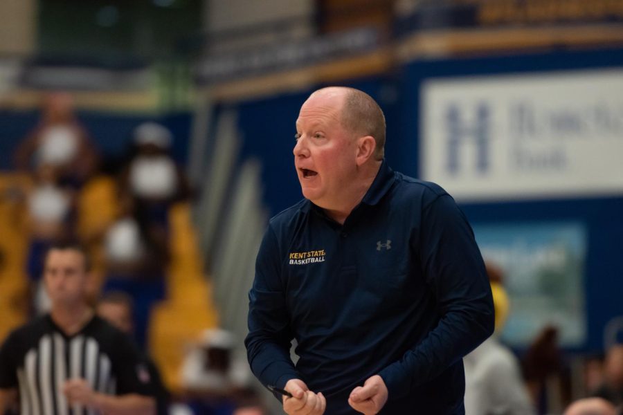 Kent+State+head+coach+Rob+Senderoff+gives+enthusiastic+direction+to+the+players+on+the+court+during+the+game+against+Portland+University.