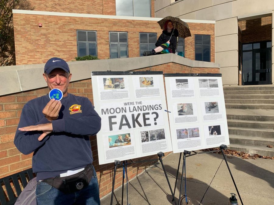 Peter Jarvio handed out 3D-printed models of a flat Earth and explained why the moon landing was fake to students on the University Esplanade. 