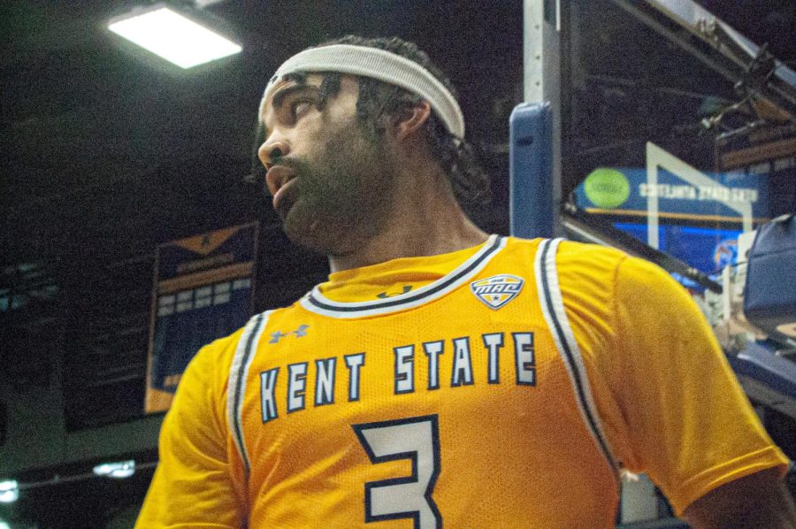 Kent State redshirt senior Sincere Carry listening to coach Rob Senderoff during the game on Jan. 27, 2023.