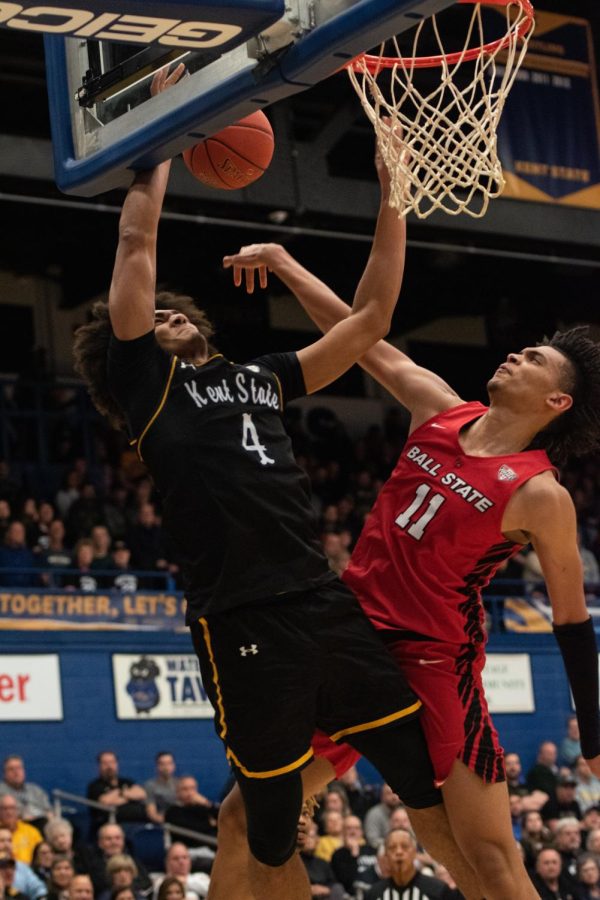 Kent State senior Chris Payton contends with Ball States Basheer Jihad at the net during the game on Jan. 20th, 2023.