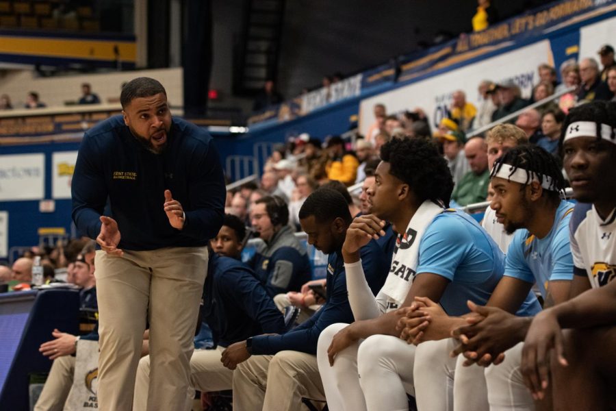 Kent State mens basketball assistant head coach Julian Sullinger encourages the team on the bench during the game against Central Michigan University on Jan. 31, 2023.