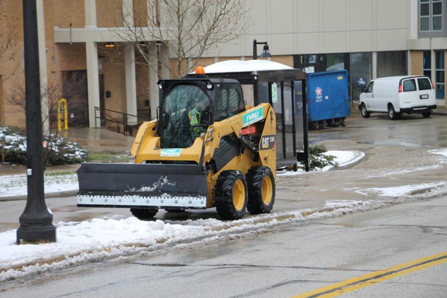 Kent State maintenance clears the sidewalks outside of Wright Hall after the snow on Jan. 25, 2023. 