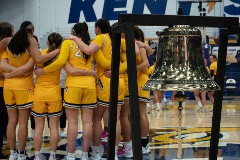 The Kent State womens basketball team forms a huddle after securing a victory over Akron during the wagon wheel game Feb. 18, 2023.