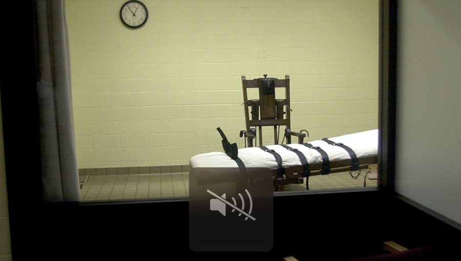  A view of the death chamber from the witness room at the Southern Ohio Correctional Facility shows an electric chair and gurney. (Photo by Mike Simons/Getty Images.)