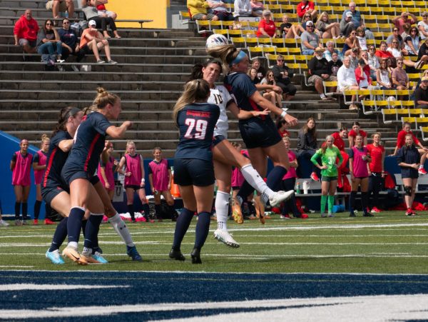 Giulia Giovinazzi (center) headers a ball away from Duquesne defenders at Kent States senior day matchup against Duquesne Sep. 10, 2023.