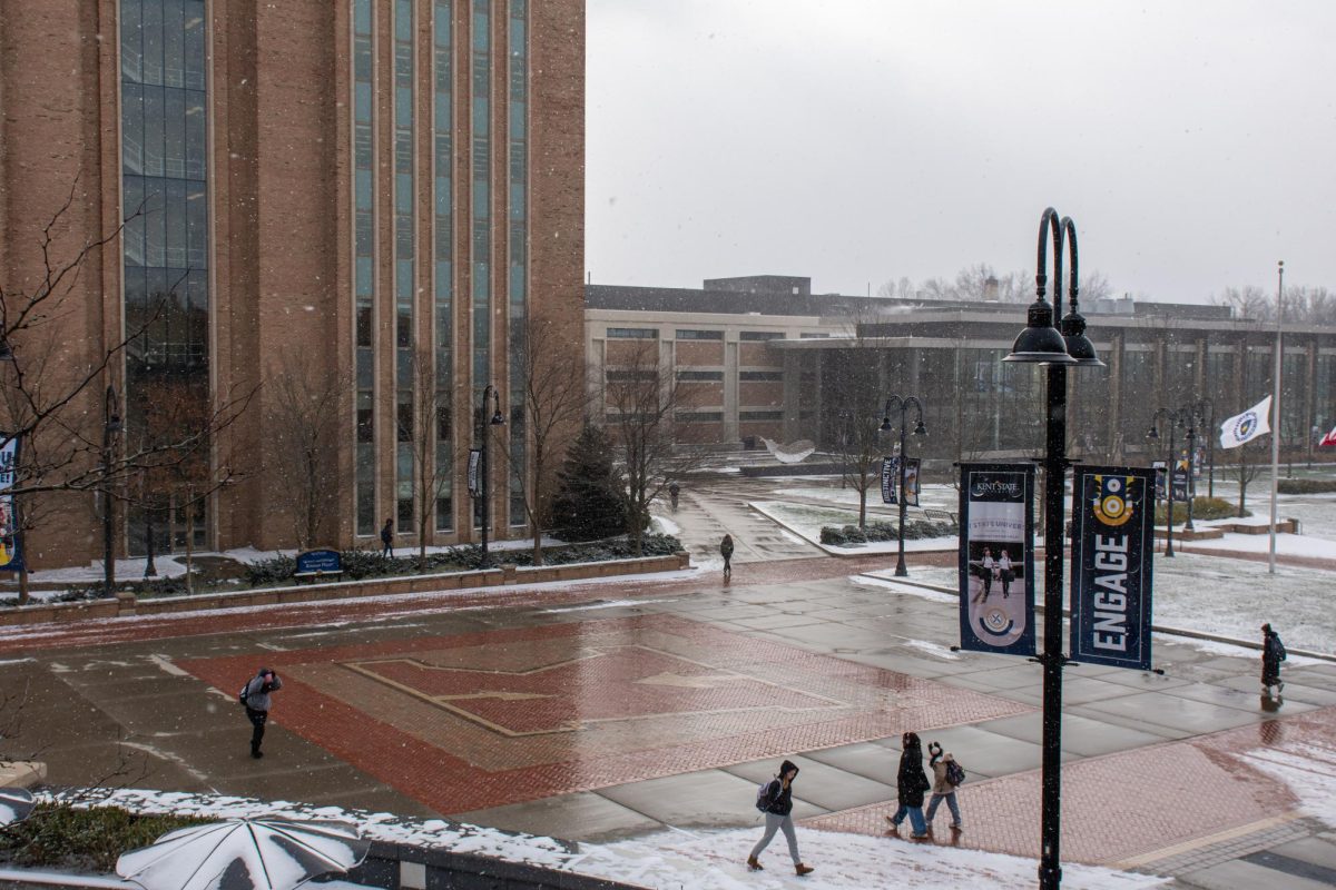Students cross the K through the falling snow on Nov. 28, 2023.