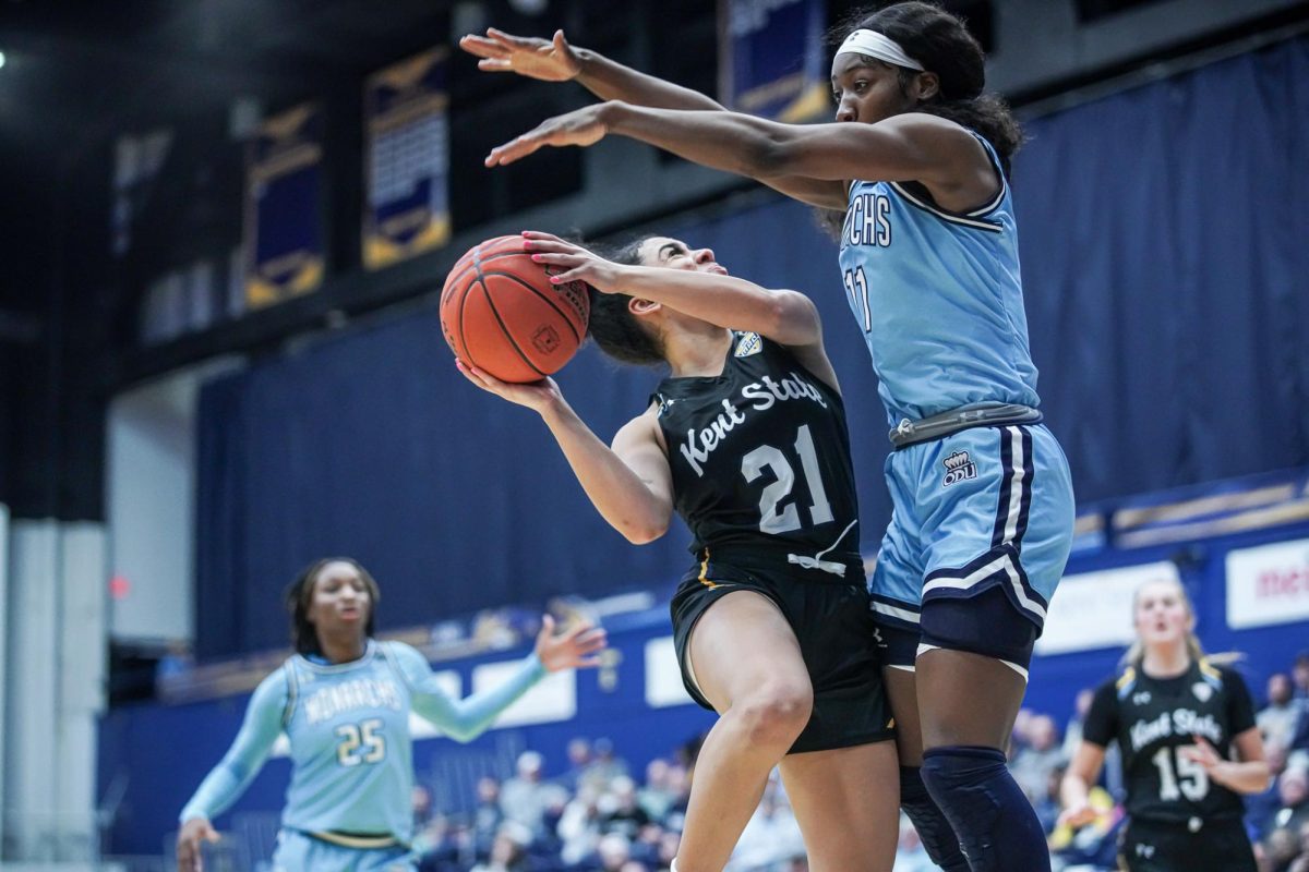 Sophomore+guard+Dionna+Gray+fights+for+a+basket+during+the+game+against+ODU+on+Feb.+10%2C+2024.