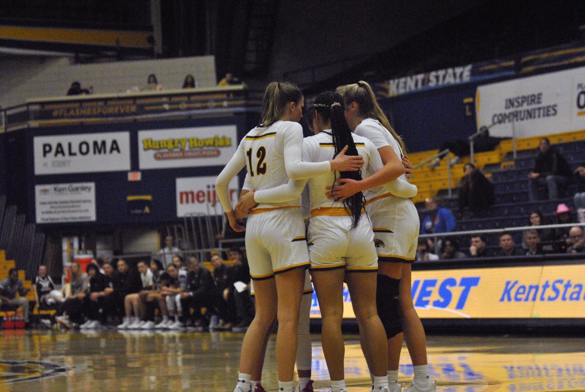 The womens basketball team huddles during the game Wednesday night against the Western Michigan Broncos on Feb. 7, 2024.