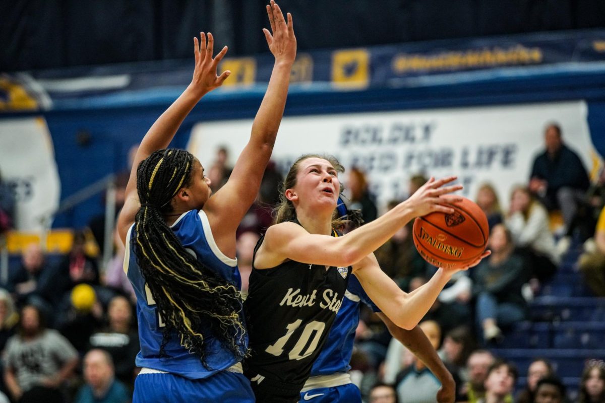 Eléna Maier driving to the basket against Buffalo on Saturday.