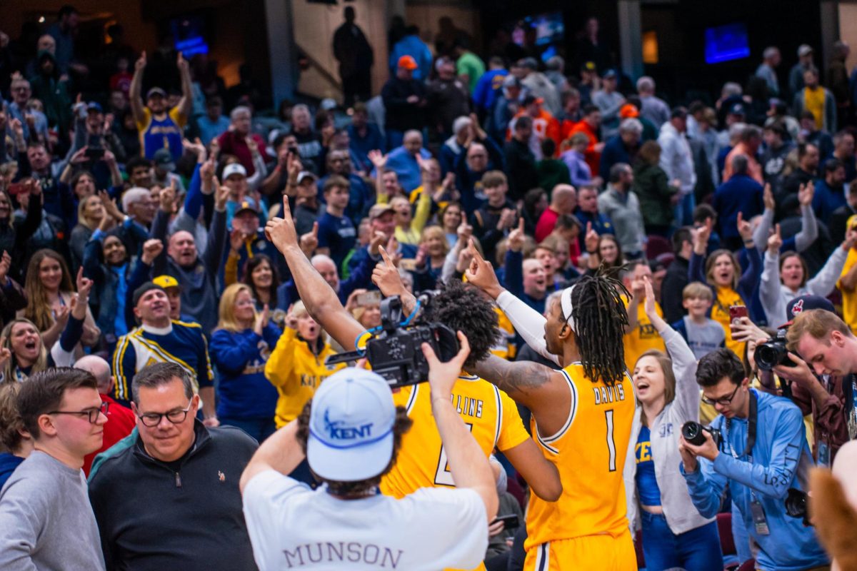 The+Kent+State+mens+basketball+team+celebrates+their+win+with+the+cheering+crowd+on+March+15%2C+2024.